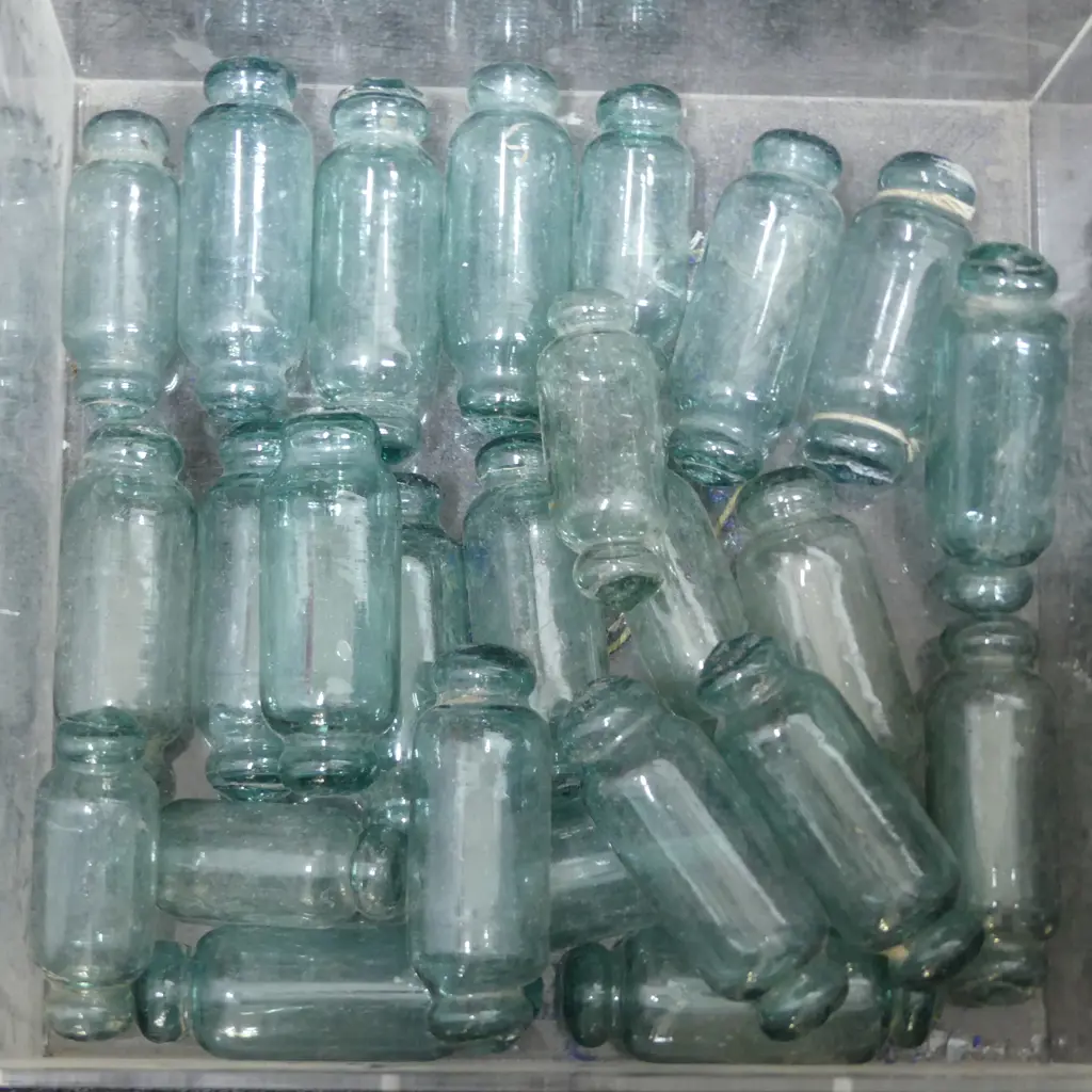 25 X FISHING FLOATS GLASS BOTTLES, VARIOUS SIZES L.125-150 mm (CONTAINER NOT INCLUDED) Image 1++