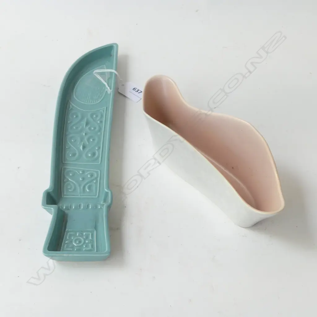 2 PCES POOLE; C97 VASE W.230mm, KNIFE SHAPED DISH L.335mm Image 1++