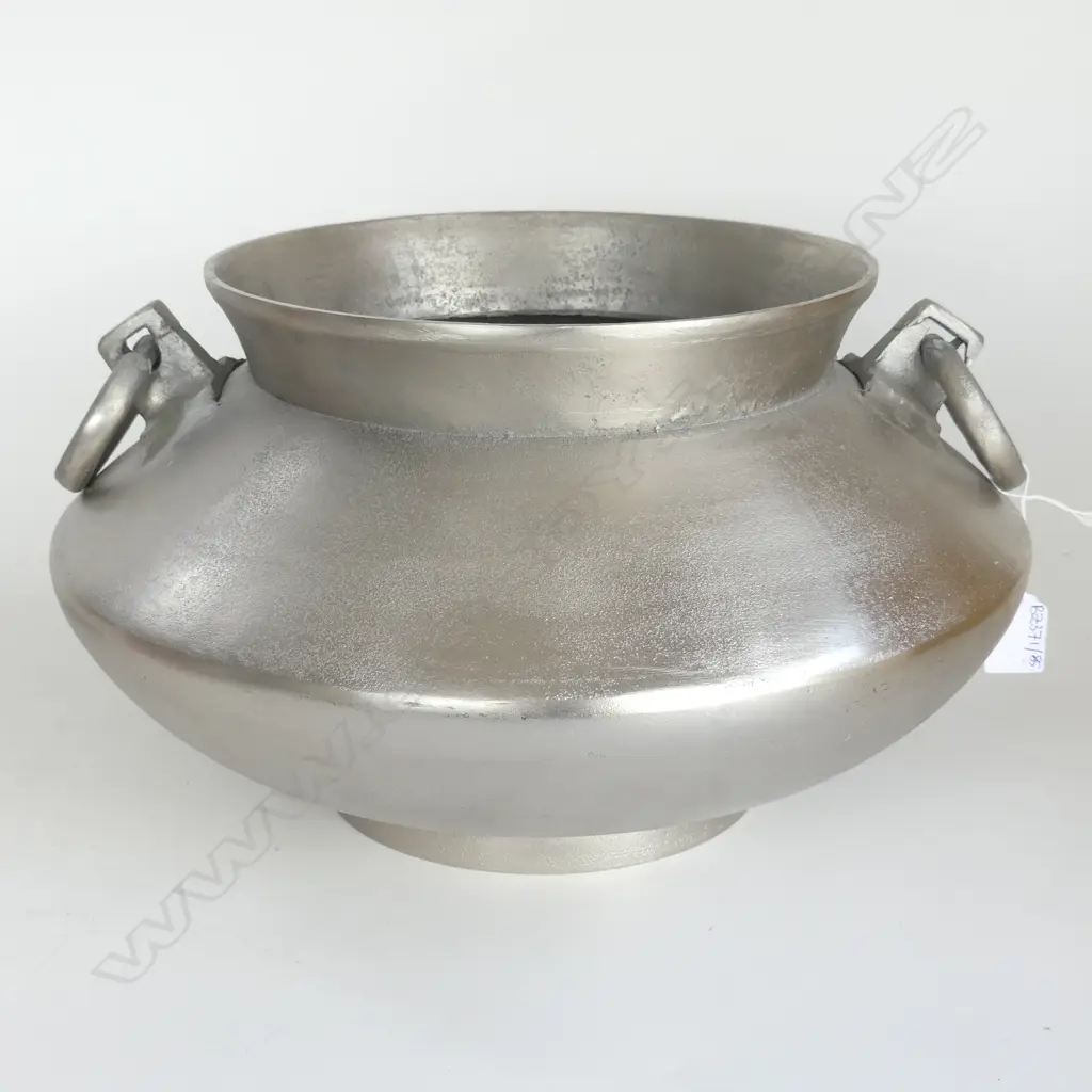 LG SILVER METAL DOUBLE HANDLED POT 400mm dia Image 1++