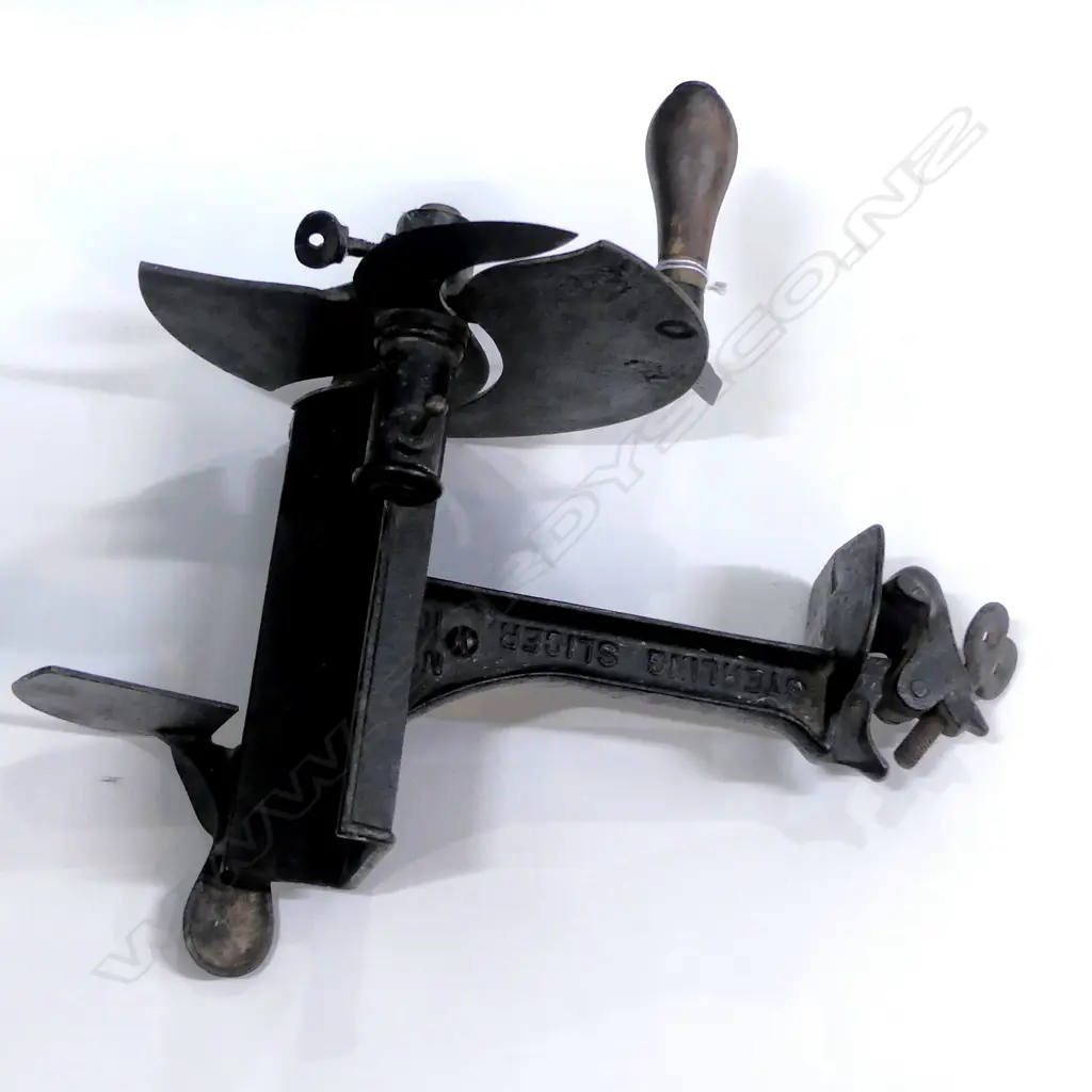 ANTIQUE CAST IRON “STERLING SLICER NO.10“ BY S & S.A CO. ROCHESTER NEW YORK L.31CM Image 1++
