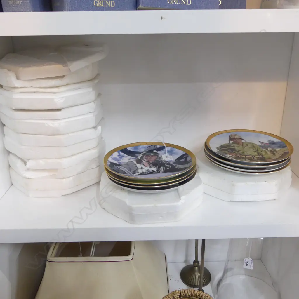 8 FRANKLIN MINT JOHN WAYNE COMMEMORATIVE PLATES Image 1++