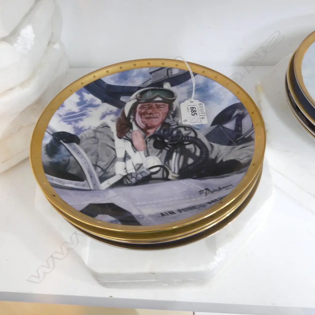 8 FRANKLIN MINT JOHN WAYNE COMMEMORATIVE PLATES Image 1++