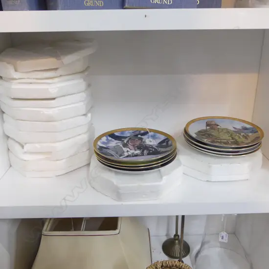 8 FRANKLIN MINT JOHN WAYNE COMMEMORATIVE PLATES
