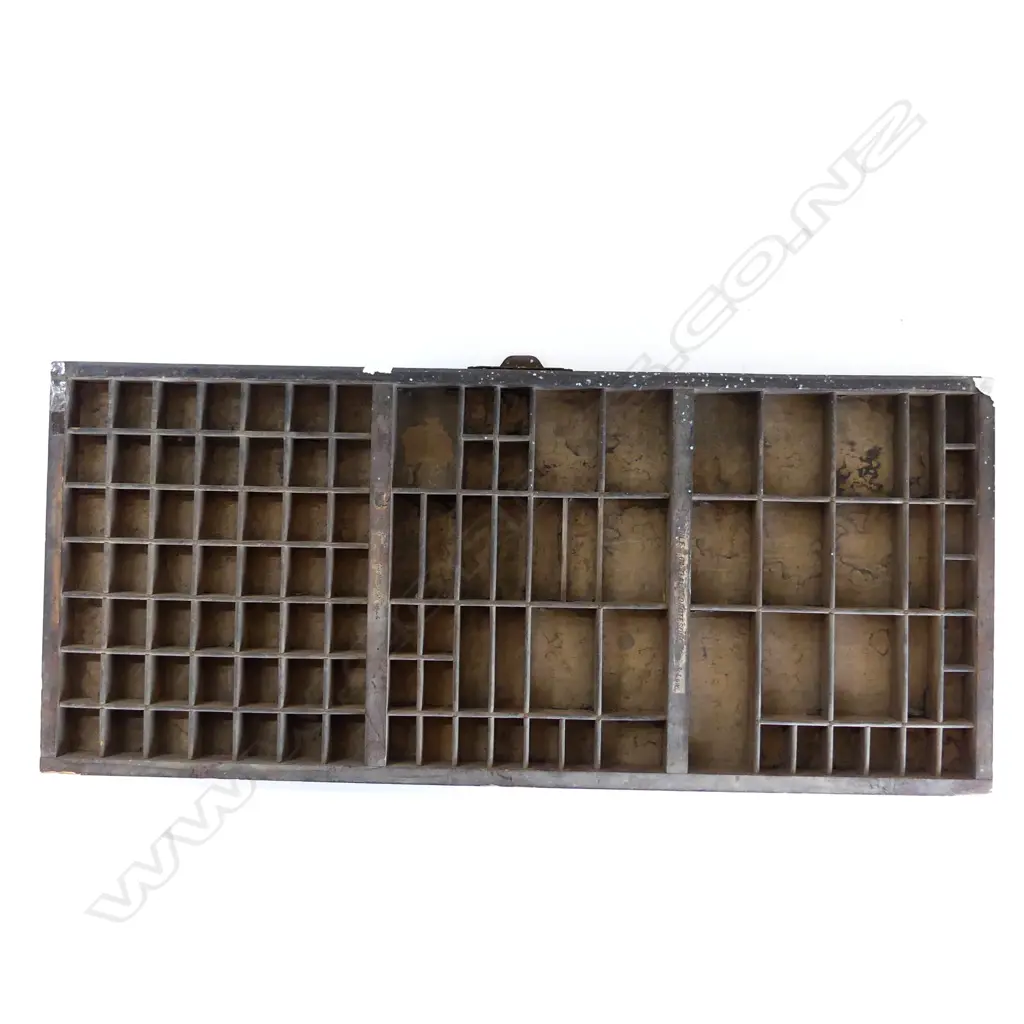 VINTAGE PRINTER'S TRAY Image 1++