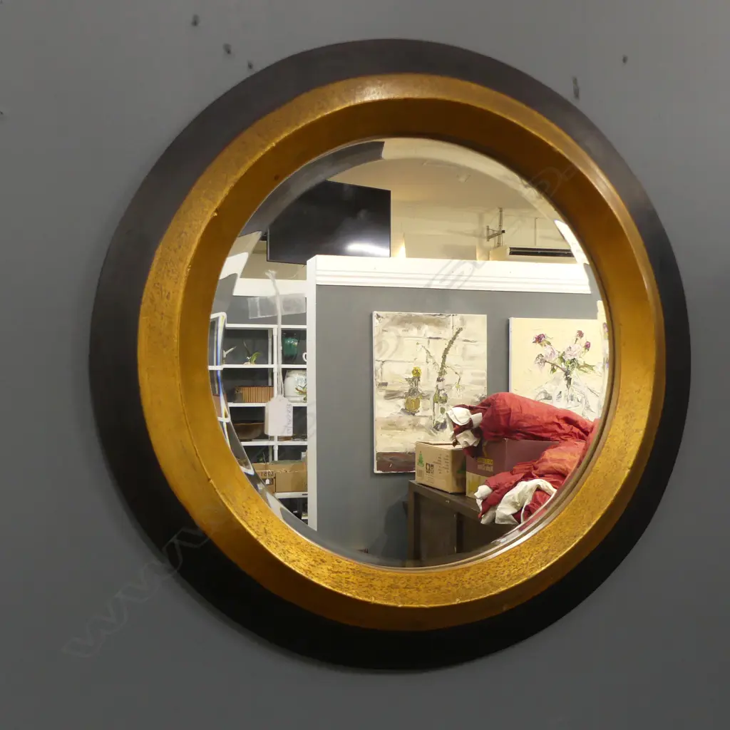 LG GILT FRAMED MIRROR 610mm dia Image 1++