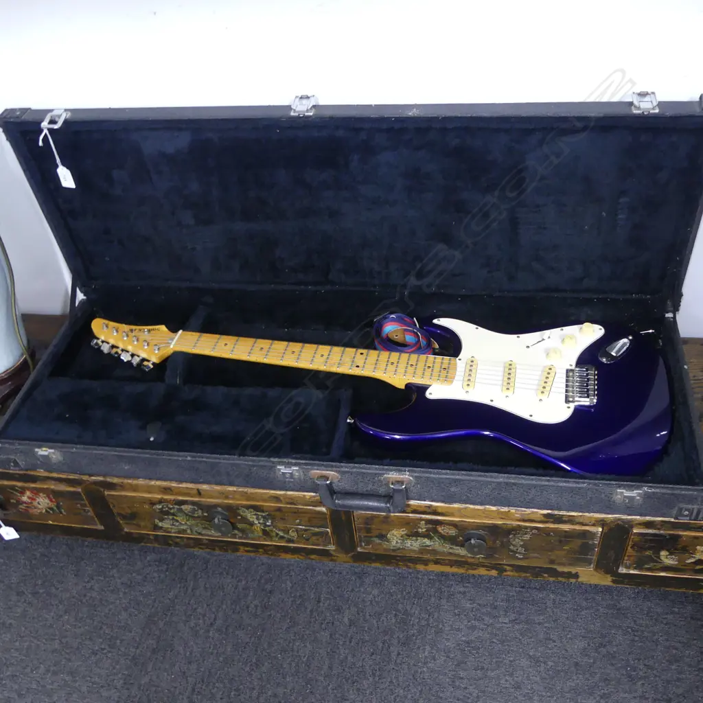'SAMICK' ELECTRIC GUITAR L.980mm, CASED Image 1++