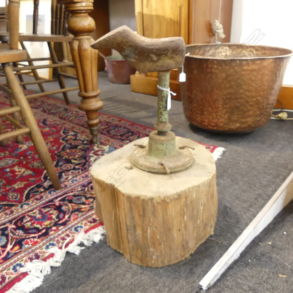 COBBLERS METAL SHOE LAST ON WOODEN STUMP H.480mm Image 1++