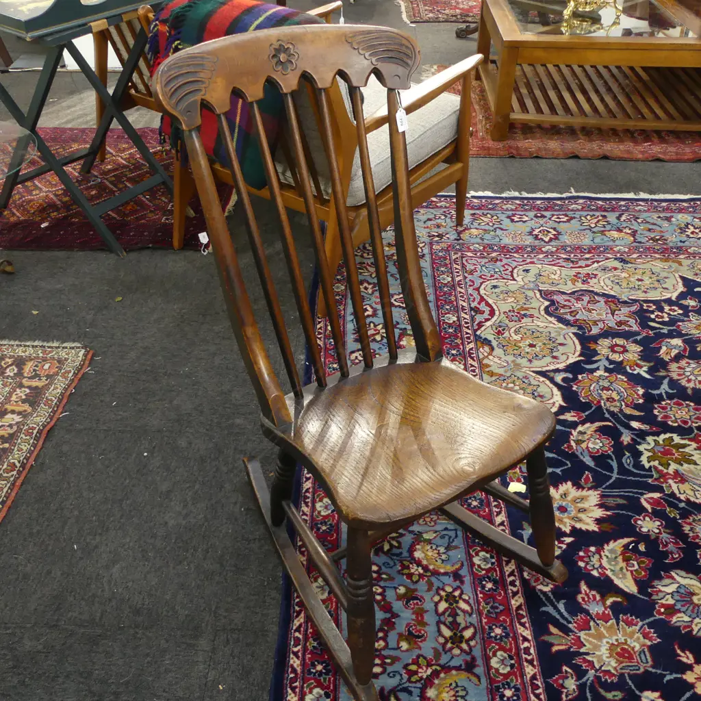 ANTIQUE WOODEN ROCKER CHAIR Image 1++