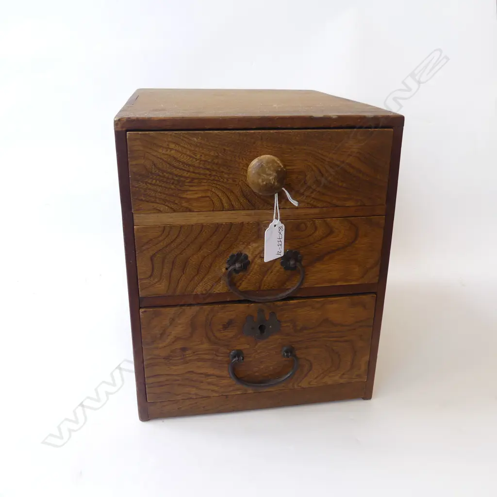 OLD JAPANESE CABINET 3 drawers. H.295mm. Image 1++