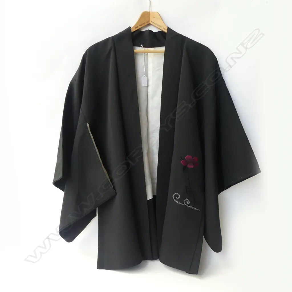 JAPANESE DECORATED SILK JACKET M SIZE Image 1++