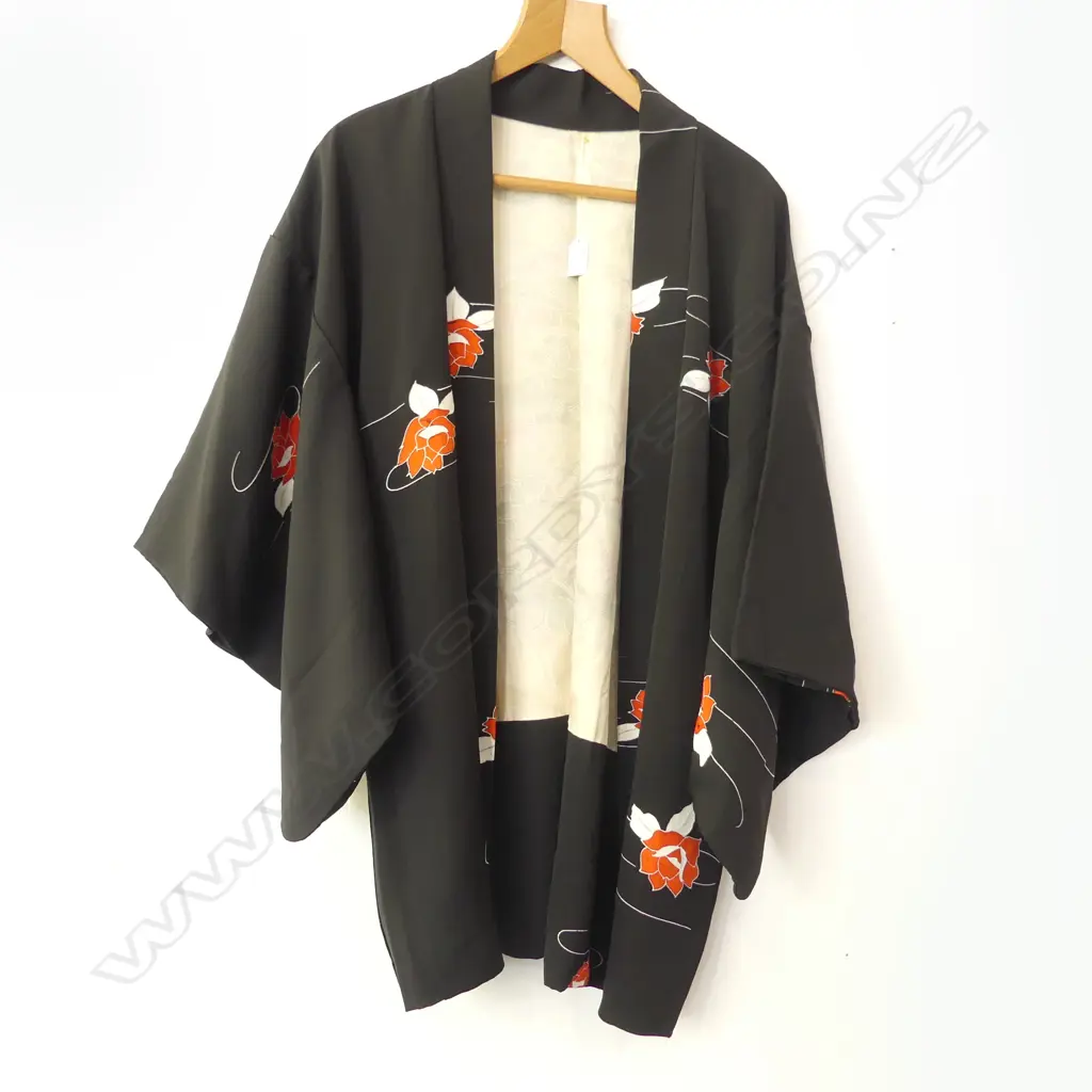 JAPANESE DECORATED SILK JACKET M SIZE Image 1++