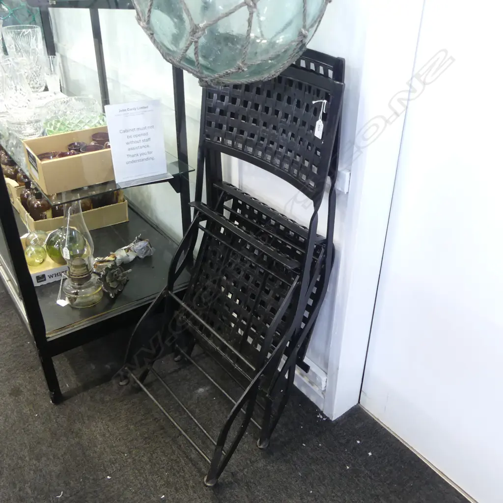 TWO OUTDOOR METAL FOLDING CHAIRS Image 1++