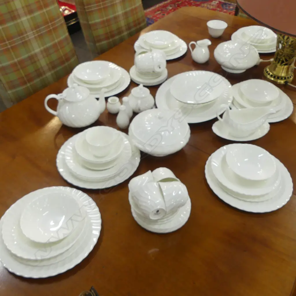 WHITE WEDGWOOD PART DINNER SERVICE INCL. 7 MAIN PLATES 280mm dia Image 1++