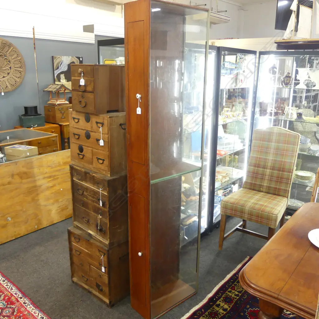 LG GLAZED SHOP COUNTER CABINET 1940x470x210mm Image 1++