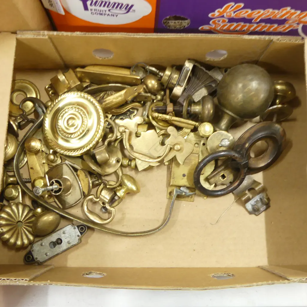 ASST. HARDWARE; HANDLES ETC Image 1++