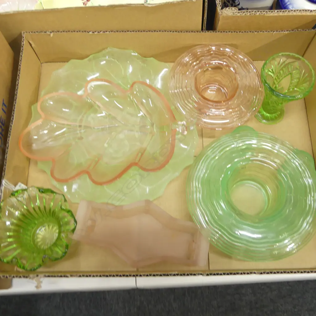 COLLECTION GREEN & PINK DEPRESSION GLASS Image 1++