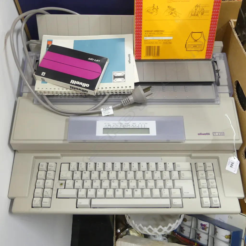 OLIVETTI ET 2300 ELECTRONIC TYPEWRITER W.495mm + MANUALS ETC Image 1++