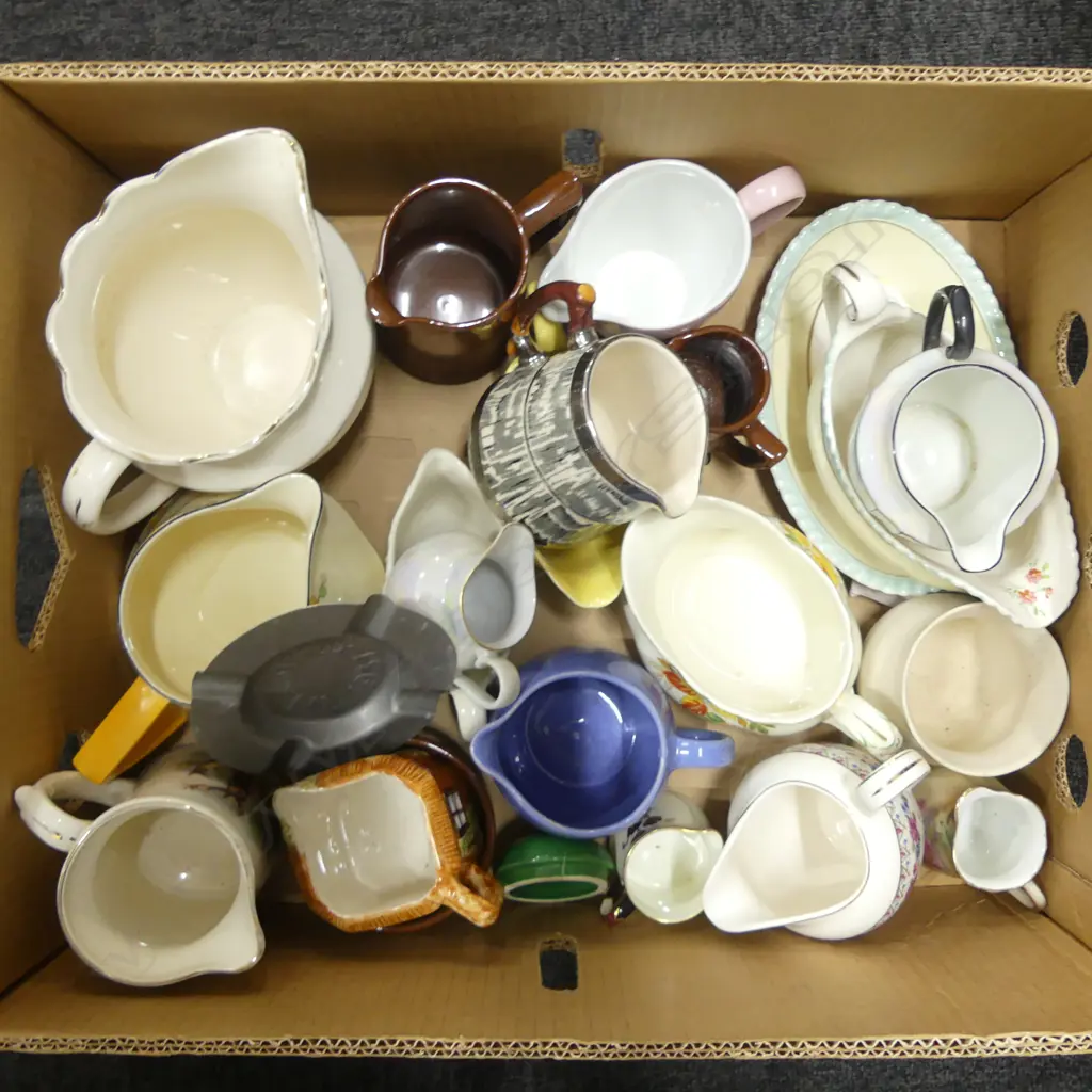 BOX LOT MIXED CHINA & JUGS Image 1++