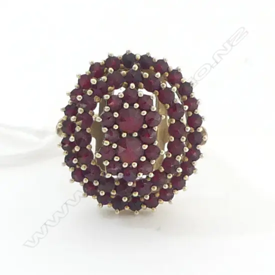 testing 14ct GOLD BOHEMIAN GARNET CLUSTER RING 7.4gms