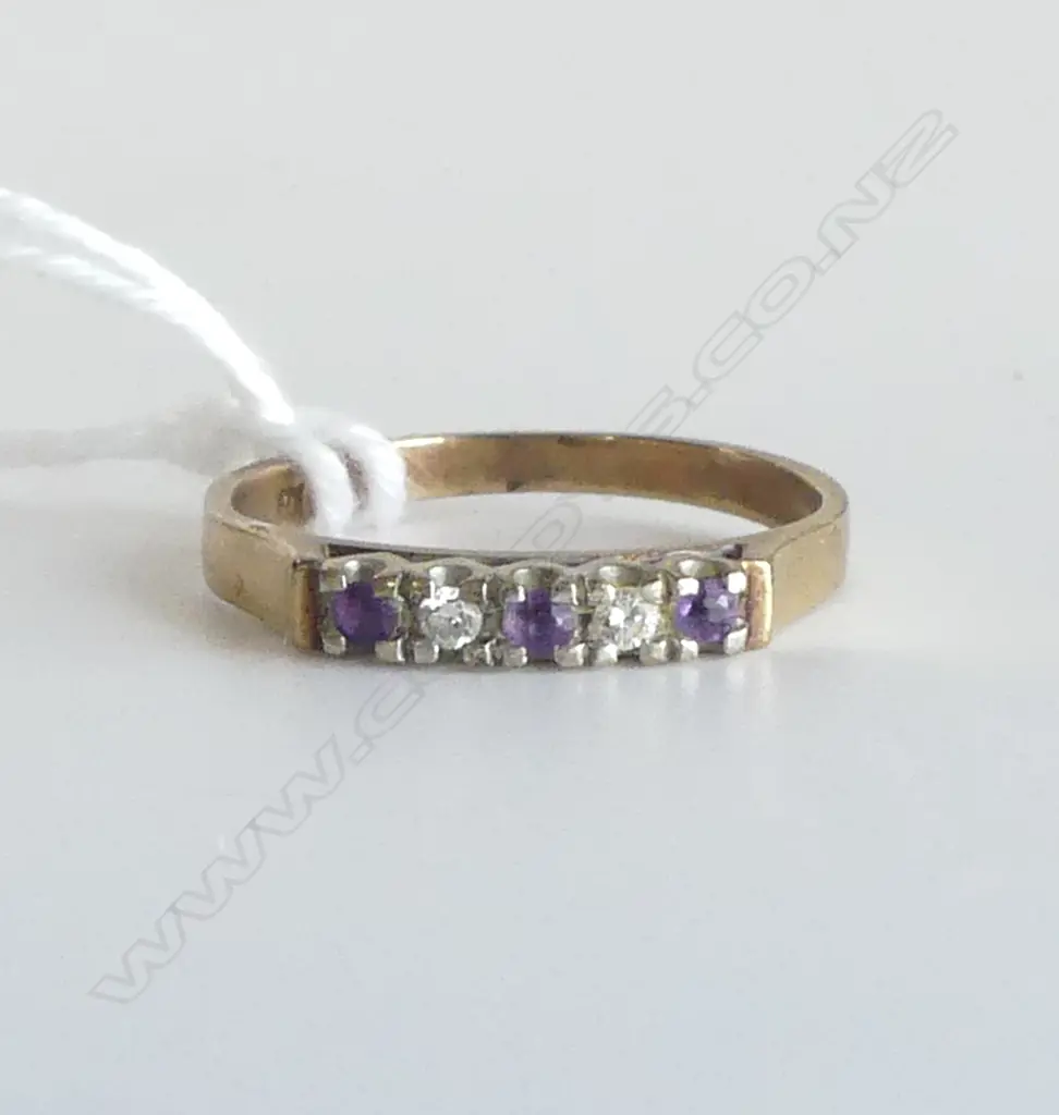 9ct GOLD AMETHYST & DIAMOND BAND RING 1.7gms SIZE K Image 1++