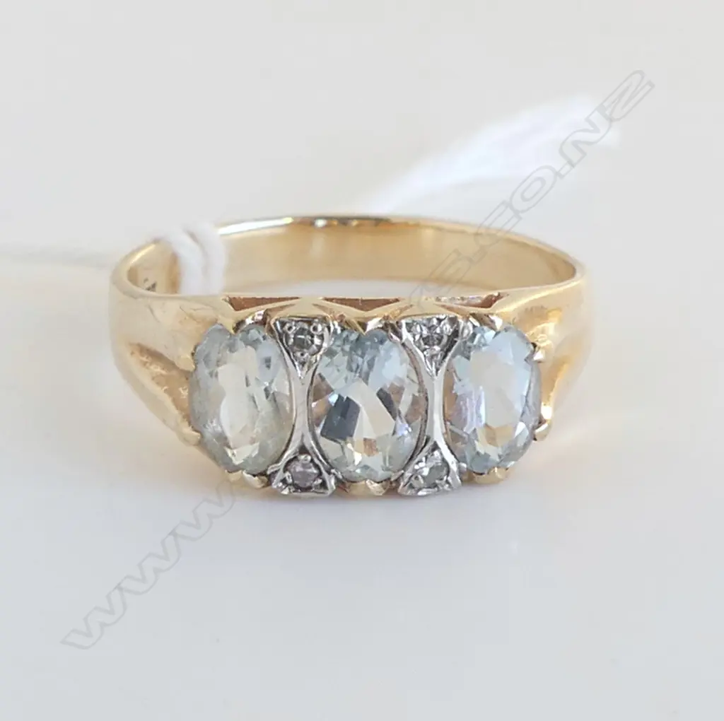 9ct AQUAMARINE/TOPAZ? TRIO & DIAMOND RING, 3.2gm, size Q Image 1++