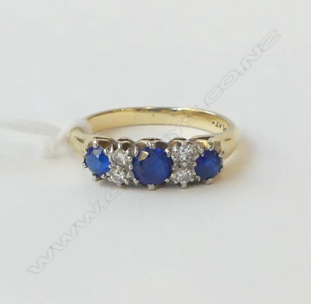 18ct 3 BLUE STONE & DIAMOND RING, 3.9gm, size P Image 1++