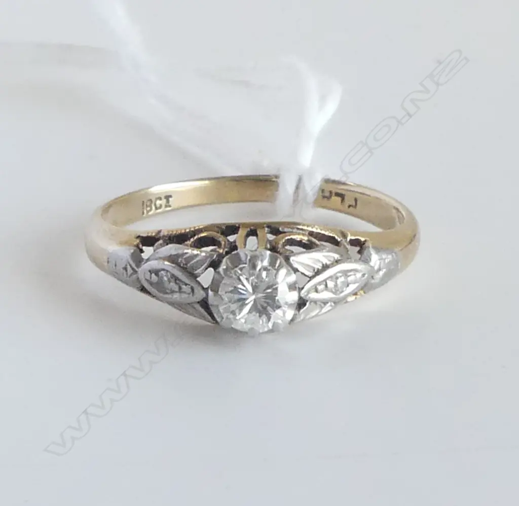VINTAGE 18ct GOLD & DIAMOND RING 2.1gms  SIZE M Image 1++
