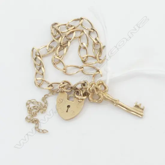 9CT GOLD CHAIN BRACELET WITH KEY CHARM 4gm