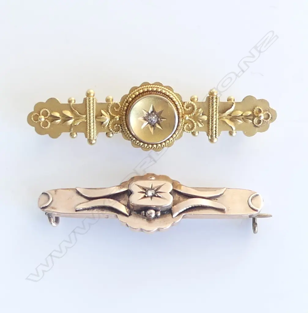 2 BAR BROOCHES; 9ct 1.9gms & 15ct 2.8gms Image 1++