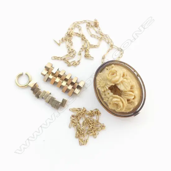 18ct GOLD PCES 4.3gms + 15CT+ gold  framed CARVED IVORY brooch