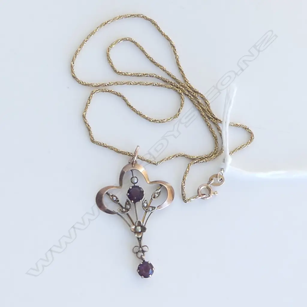9ct EDWARDIAN PENDANT ON 9ct CHAIN 3.8gms Image 1++