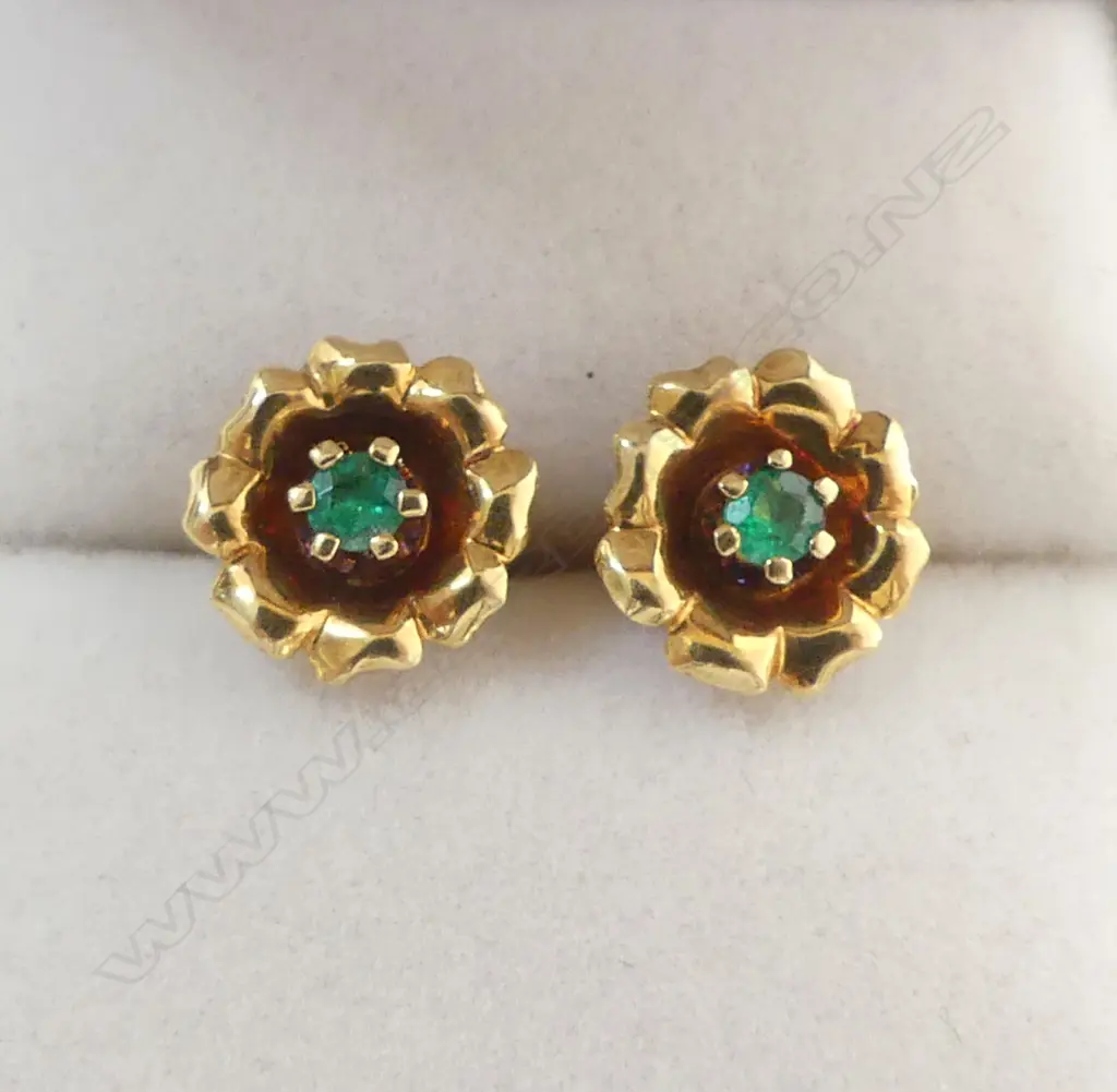 PR 18CT EMERALD EARRINGS 2.2gms Image 1++