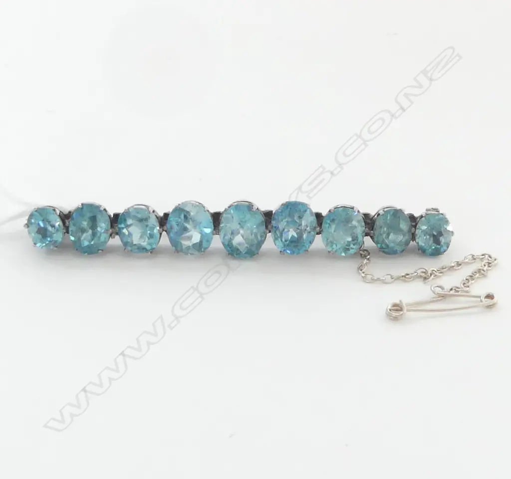 VINTAGE SILVER AND BLUE ZIRCON BAR BROOCH (9 graduated facet cut zircon) Image 1++
