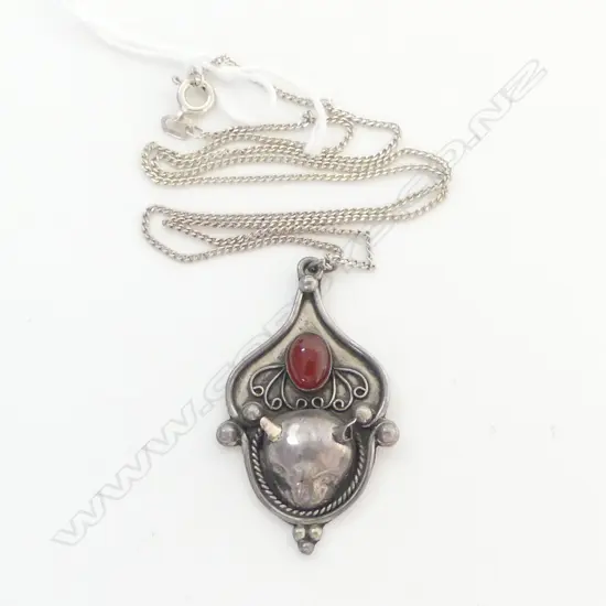 SILVER PENDANT NECKLACE W CARNELIAN cabochon & big cat's head highlight