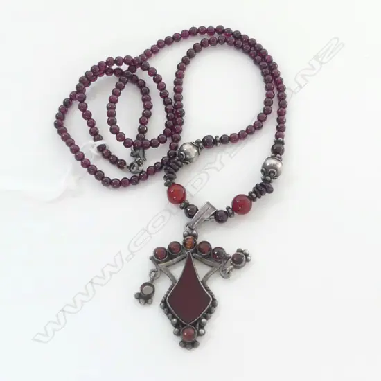 GARNET BEAD LONG NECKLACE L.460MM with silver jewelled PENDANT 1 jewel missing