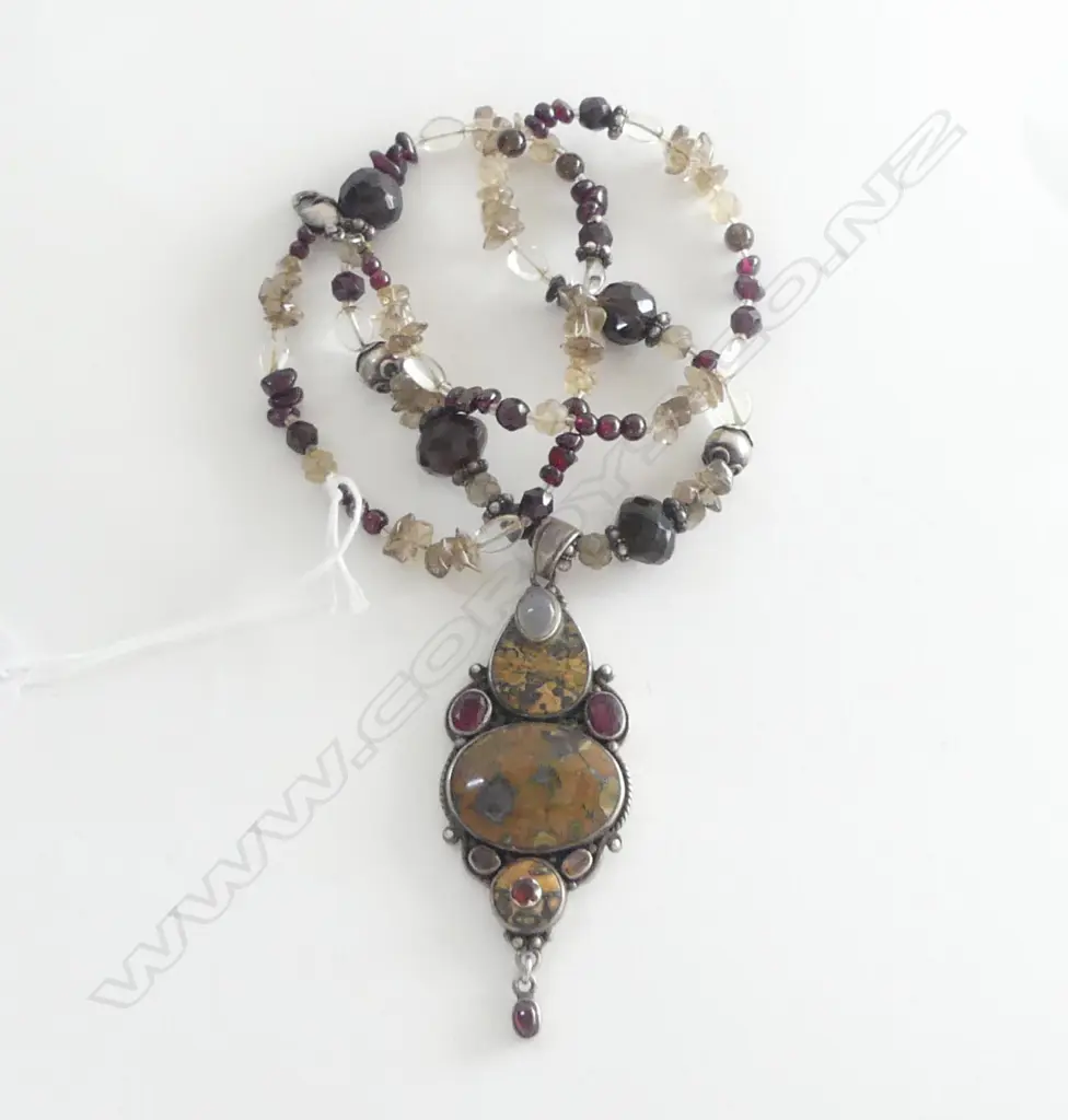 COLOURED CRYSTAL & GEM BEAD NECKLACE W LGE SILVER GEM & MOSS AGATE SET PENDANT garnets & bumble bee jasper? Image 1++
