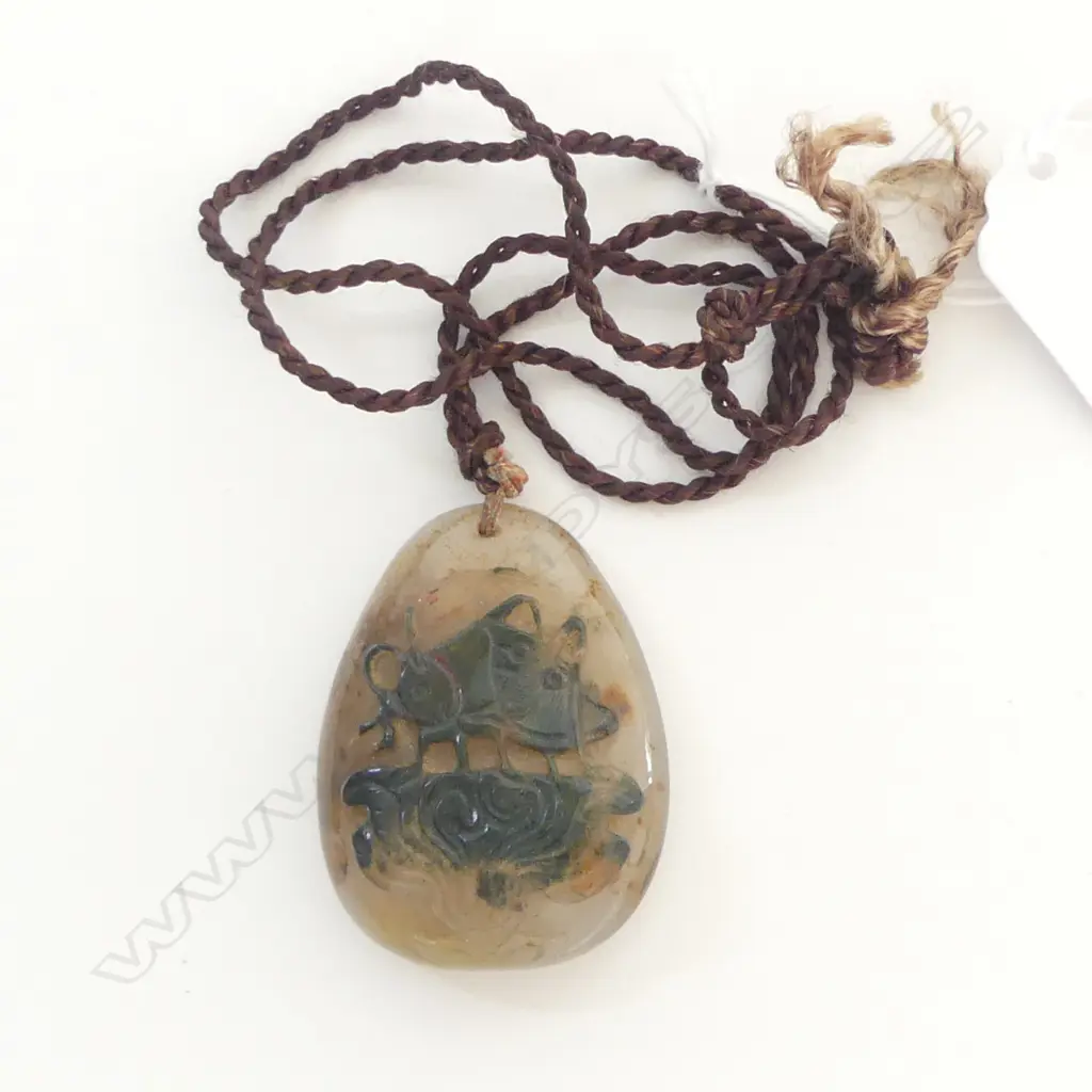 OLD CHINESE AGATE/JADE?  PENDANT CARVED W CRICKET minor faults L.47mm Image 1++