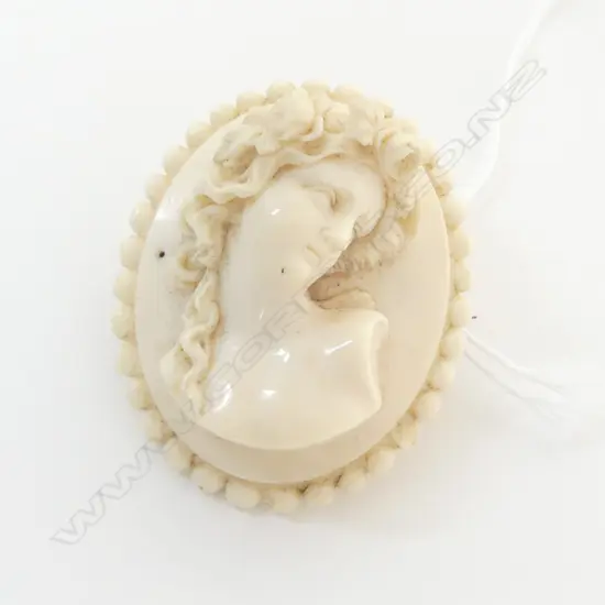 IVORY CAMEO BROOCH  (5cm x 4 cm)