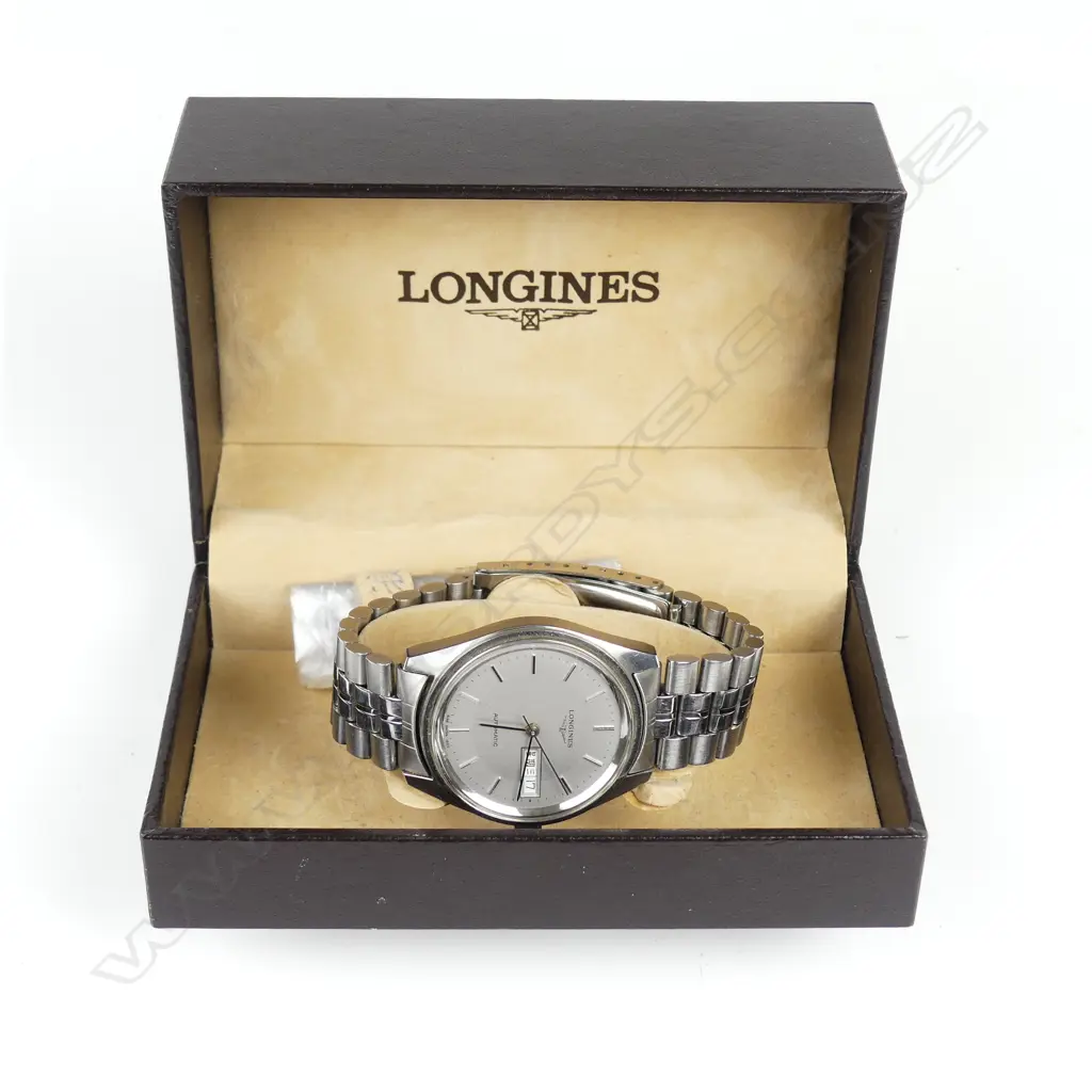 A gent's Longines stainless steel wristwatch Image 1++