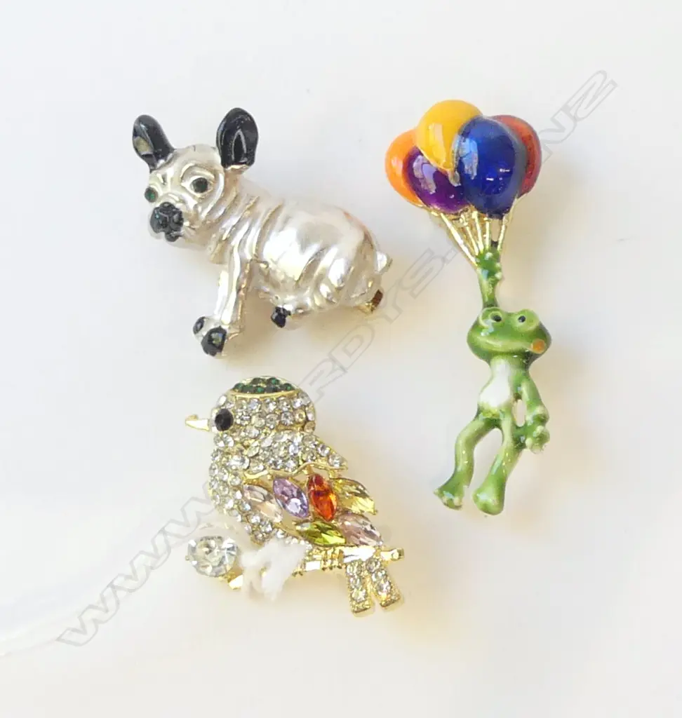 3 DELIGHTFUL SML BROOCHES, DIAMANTE 'BABY BIRD', LITTLE BULLDOG & FROG w BALLOONS Image 1++