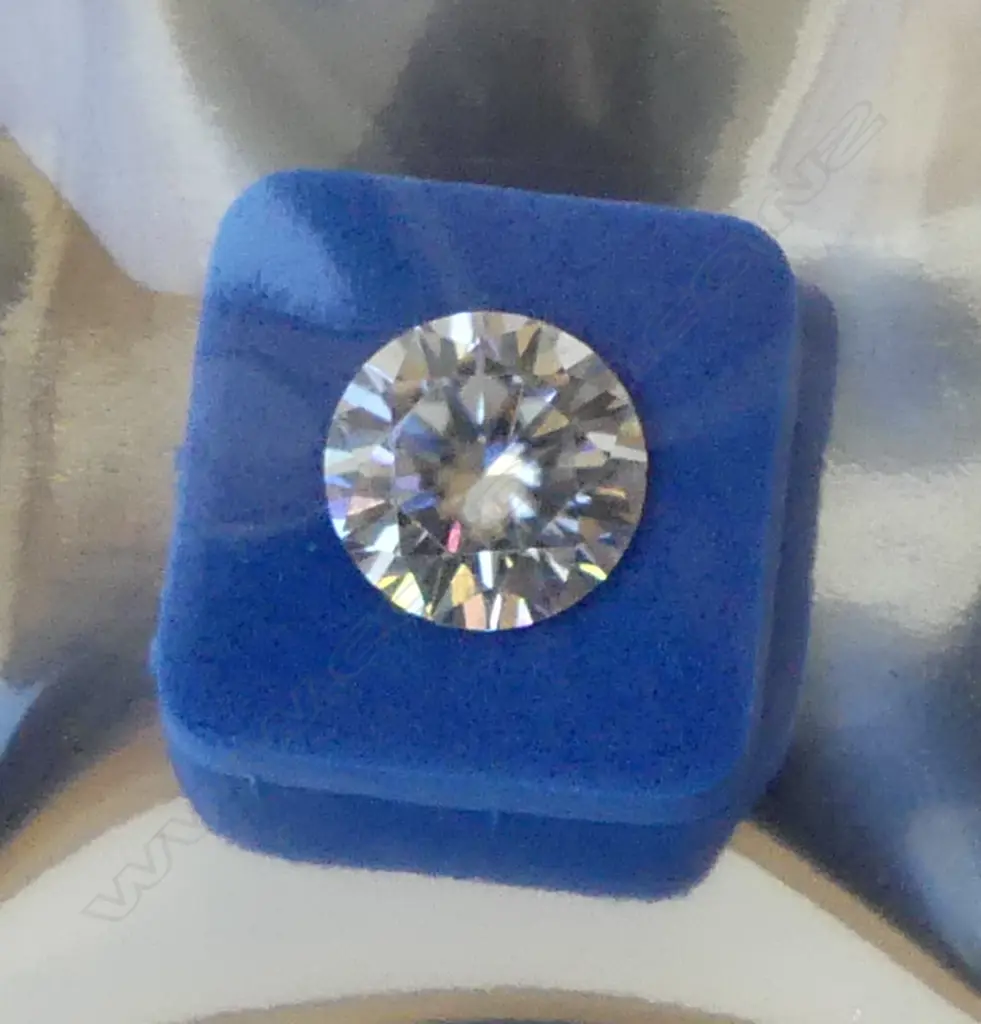 ROUND BRILLIANT 2ct MOISSANITE, WITH GRA CERTIFICATE Image 1++