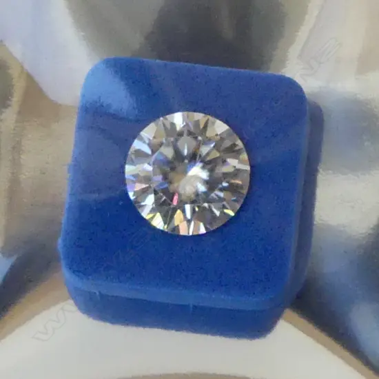 ROUND BRILLIANT 2ct MOISSANITE, WITH GRA CERTIFICATE