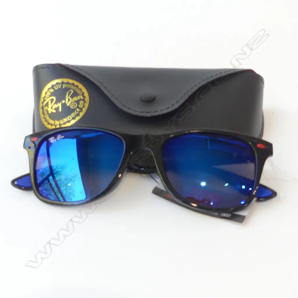 REPLICA RAY BAN REFLECTOR SUNGLASSES in CASE Image 1++