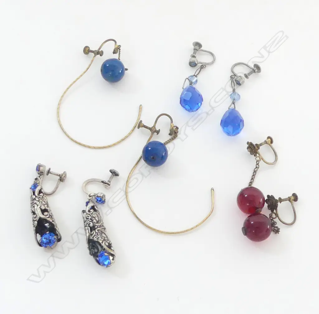 FOUR PAIRS OF VINTAGE EARRINGS Image 1++