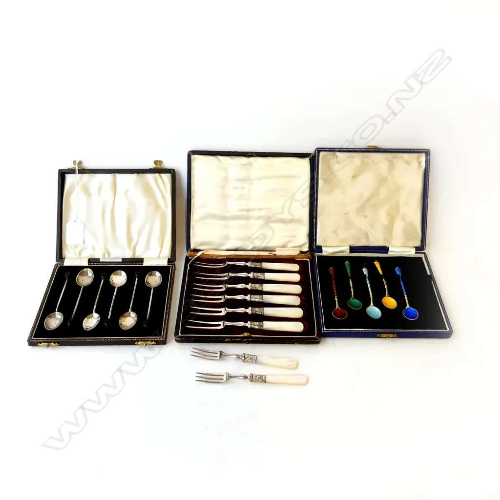 3 BOXED STG TEASPOONS/COFFEE/ENAMEL ETC. ENAMEL SPOONS FAULTS AND ONE MISSING Image 1++