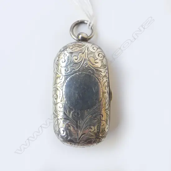 BIRMINGHAM 1909 DBLE SILVER SOVEREIGN CASE engraved. Vacant cartouch 