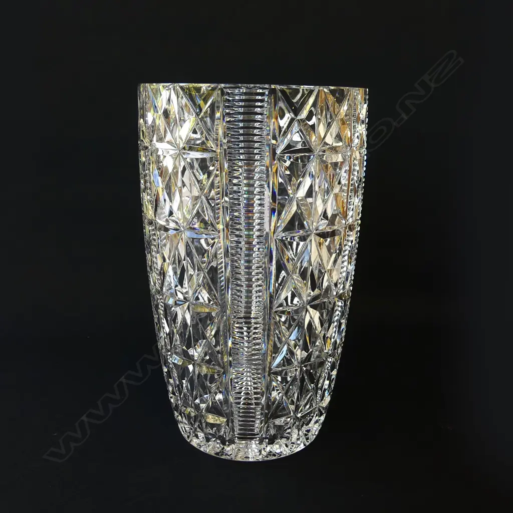 TALL CUT CRYSTAL VASE, H.250mm Image 1++