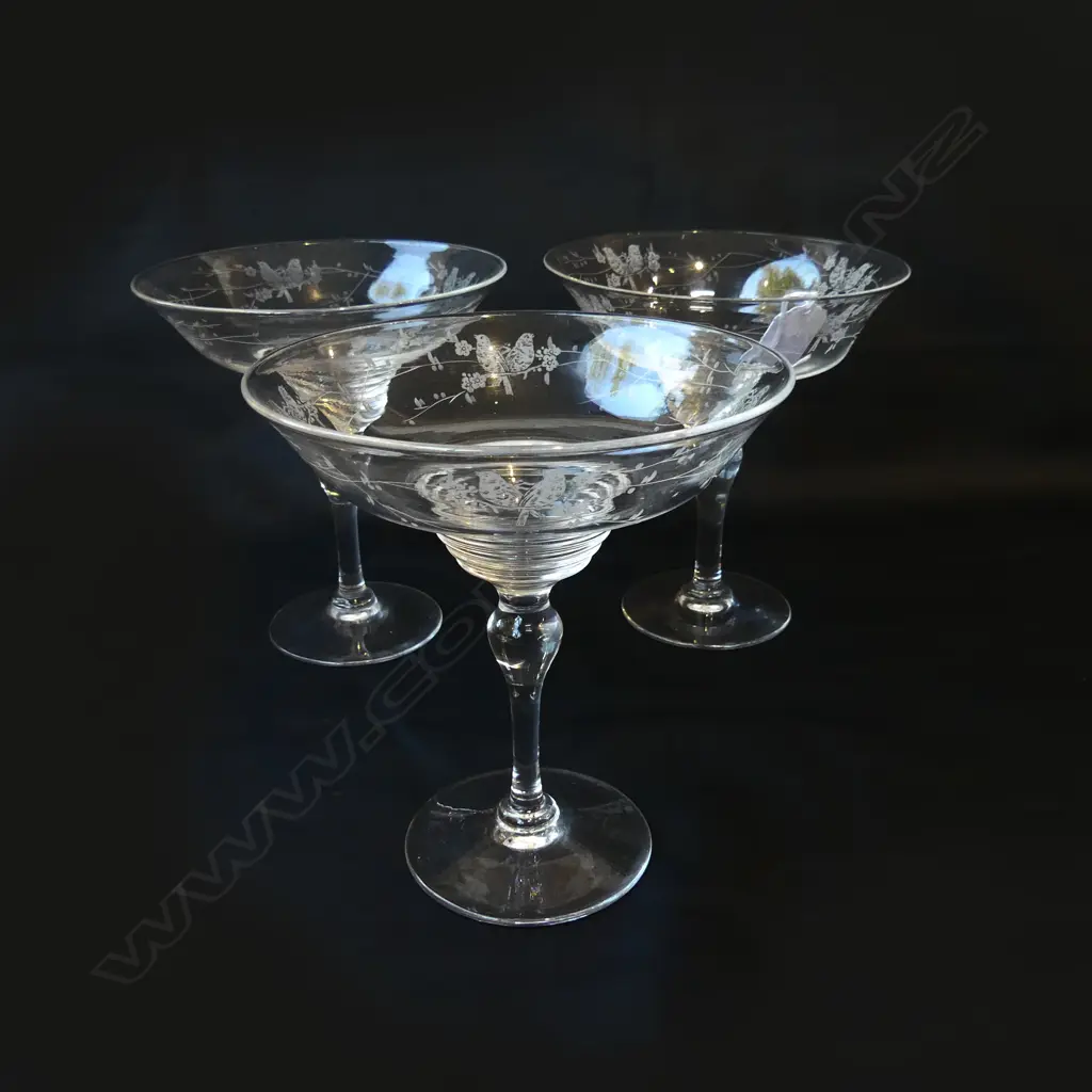 THREE STUART CRYSTAL COMPORTS WITH BIRDS ETCHING, H.190MM & D.160MM Image 1++