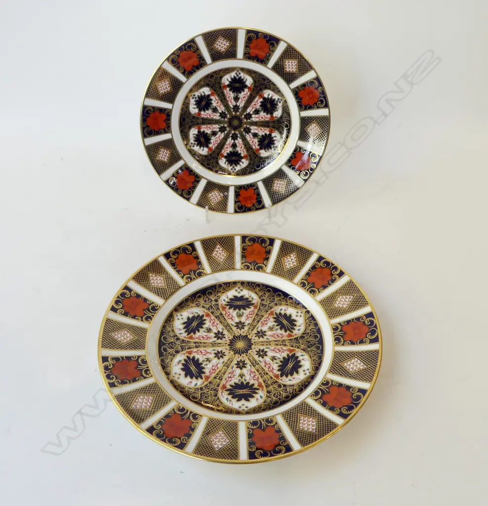 2 ROYAL CROWN DERBY IMARI CABINET PLATES 270, 220mm dia Image 1++