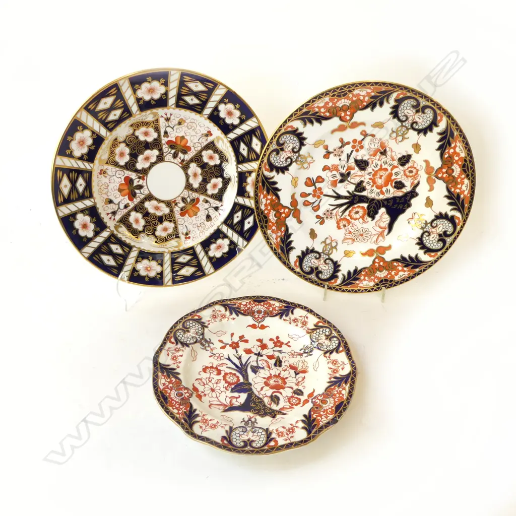 3 ROYAL CROWN DERBY IMARI CABINET PLATES; 2x270, 225mm dia (small w. rim chips) Image 1++